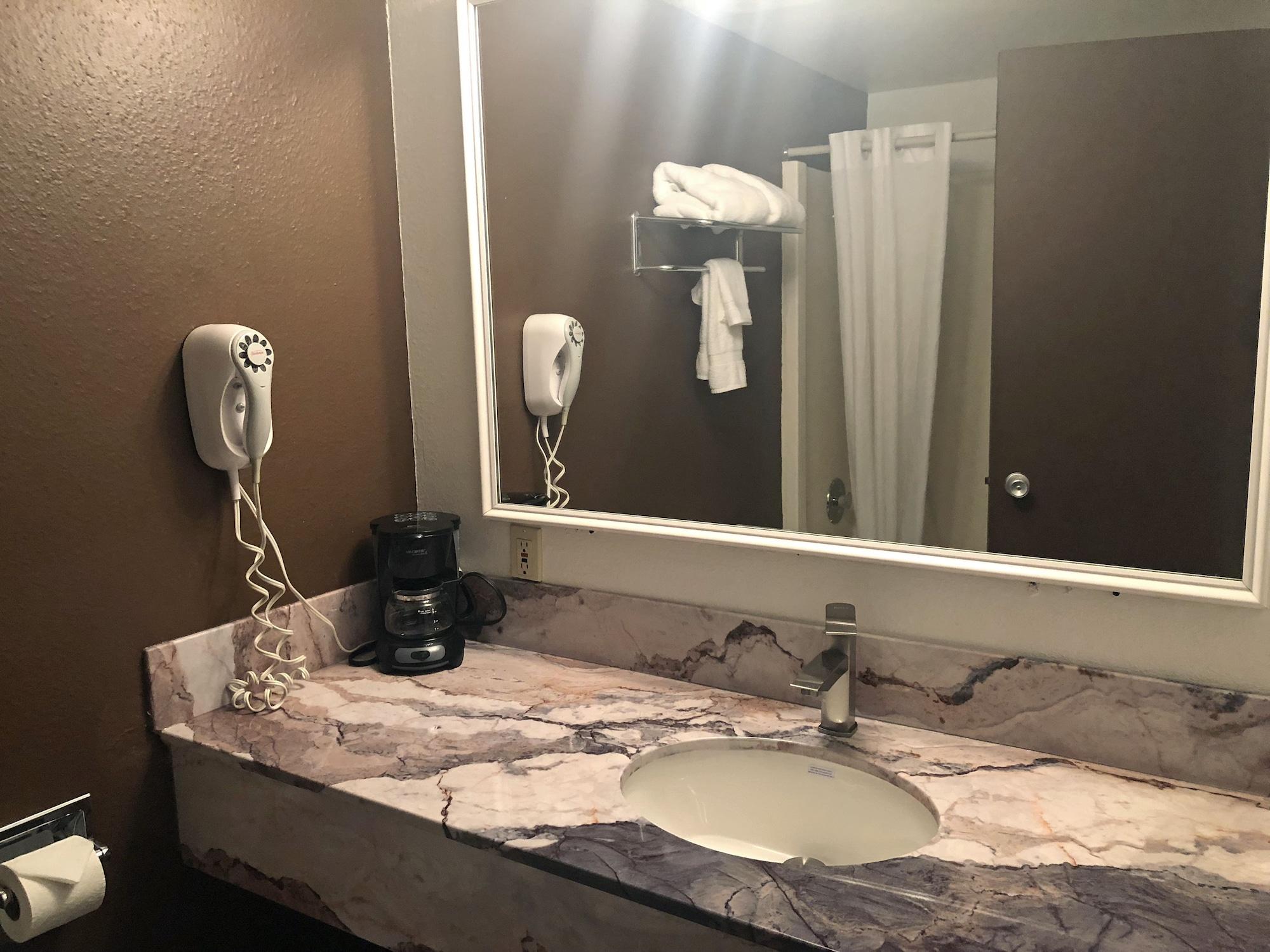 Fairbridge Inn & Suites - Льюистон Экстерьер фото